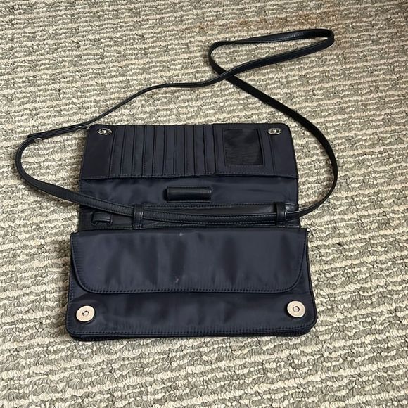 HOBO Handbags - HOBO black leather convertible wristlet wallet crossbody clutch